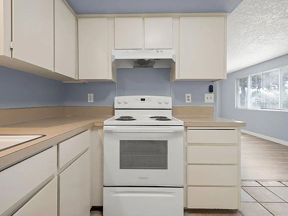4th image of 3208 NE 44th St #3208