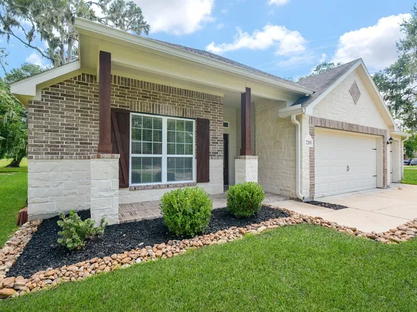 2205 Lake Forrest Dr, West Columbia, TX 77486