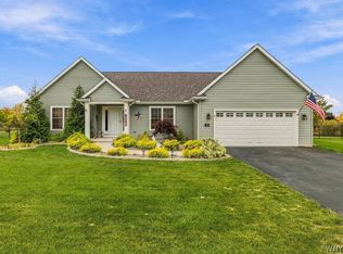 16 Deepwood Pl, Lancaster, NY 14086