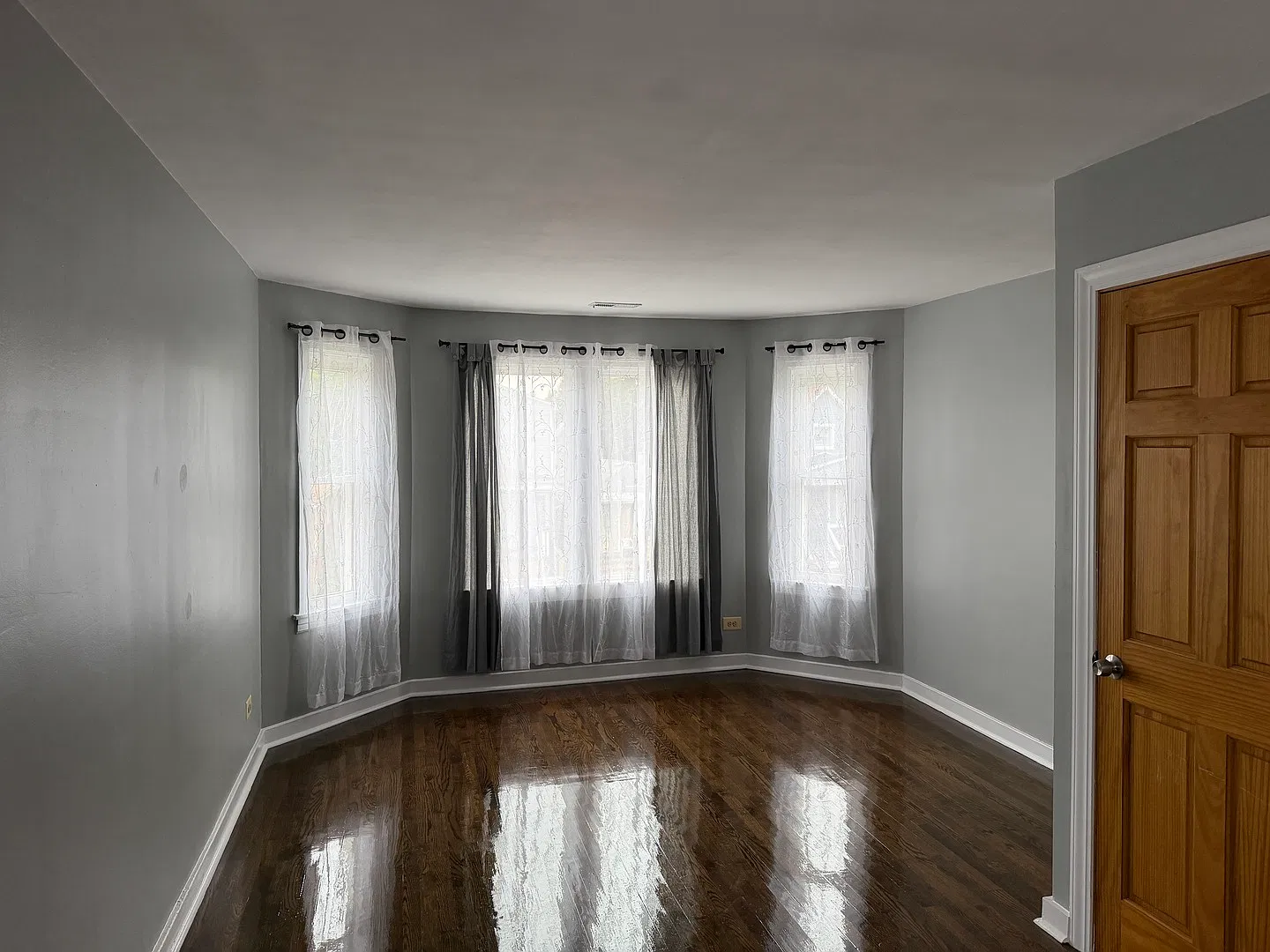 3 bed, 1008 sqft, $1,800 — Photo 4