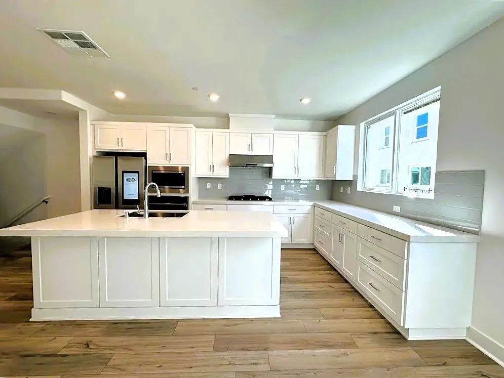 3 bed, 2.5 bath, 1800 sqft, $4,700 — Photo 3