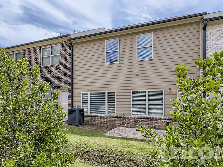 4431 Fulson Dr — Photo 3