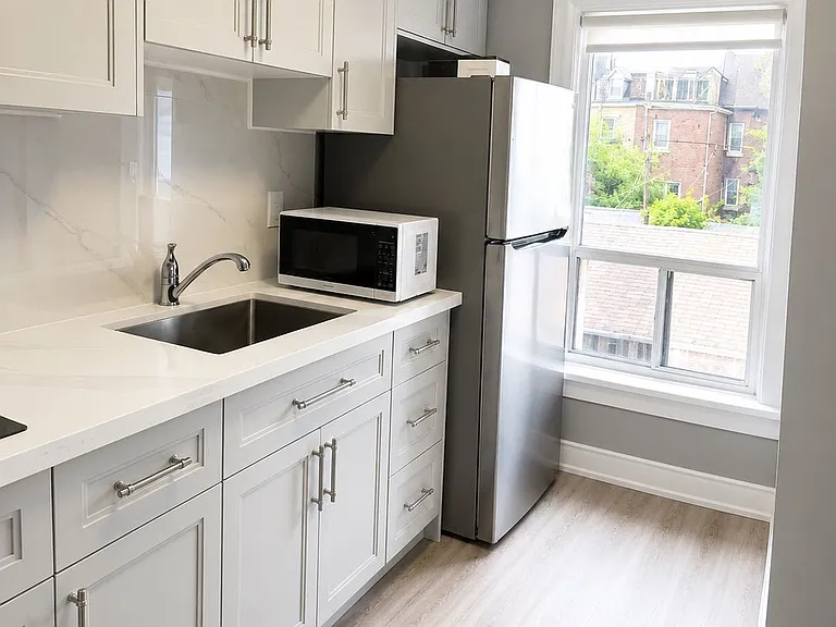 319 Clinton St — Photo 1