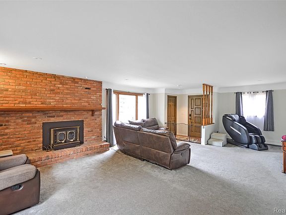 5th image of 44819 Duffield Ave