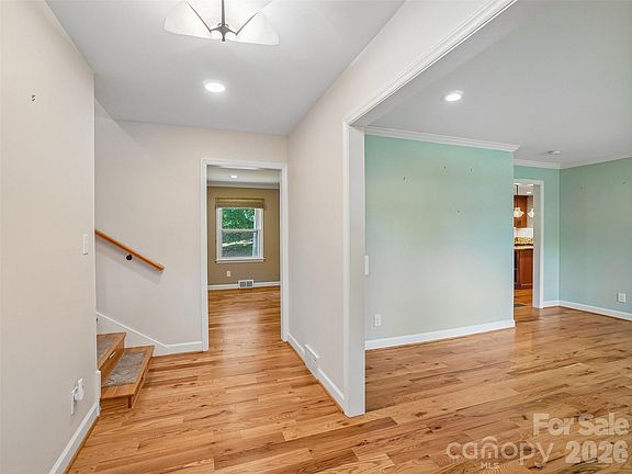 5th image of 11 Ridgewood Ave