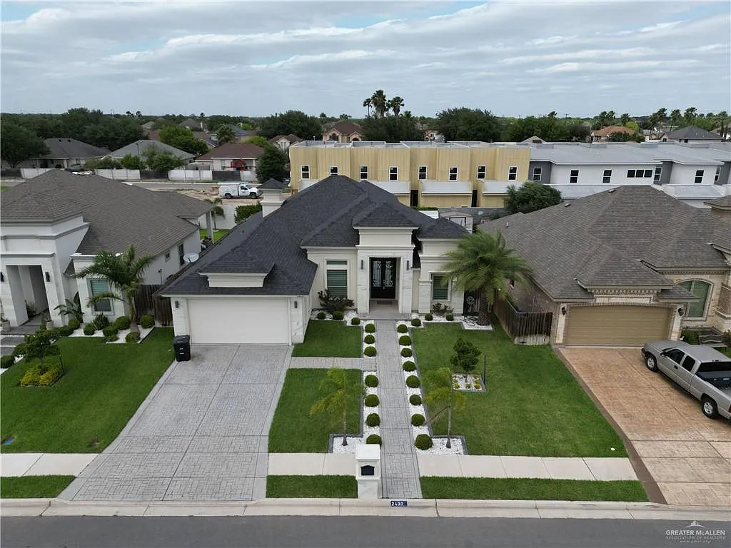 2 bed, 4.5 bath, 2057 sqft, $2,400 — Photo 2