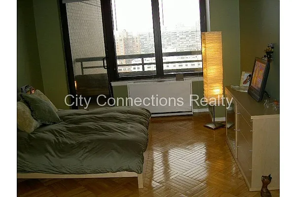 Rented by City Connections Realty | media 27