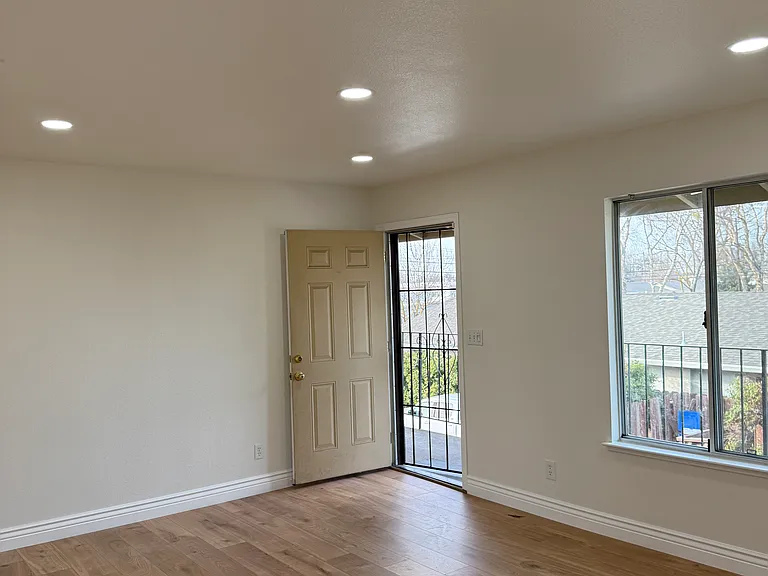 Acacia Ave — Photo 5