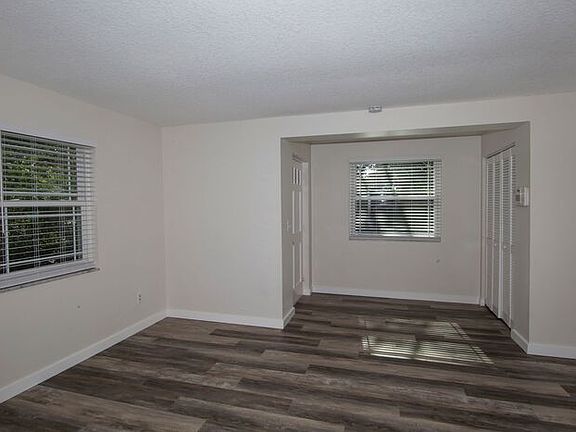 3rd image of 1510 Charlotte Ln