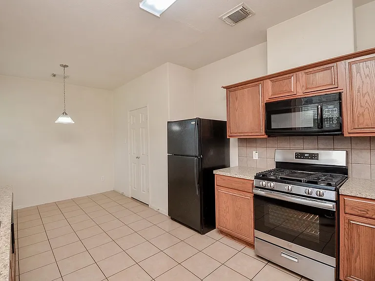 20903 Hamlet Ridge Ln — Photo 12