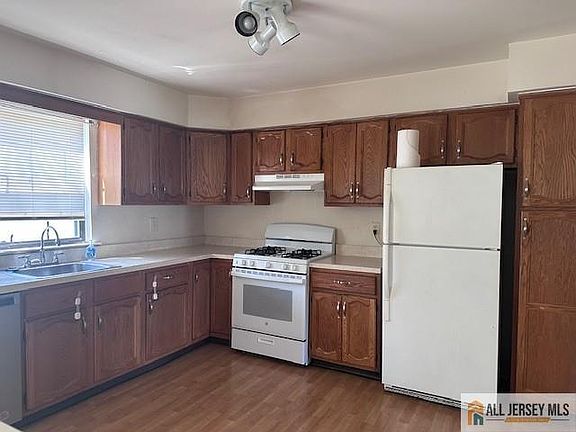 2nd image of 3304 Stonehedge Rd