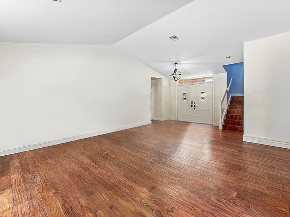 5th image of 1212 Columbine Place
