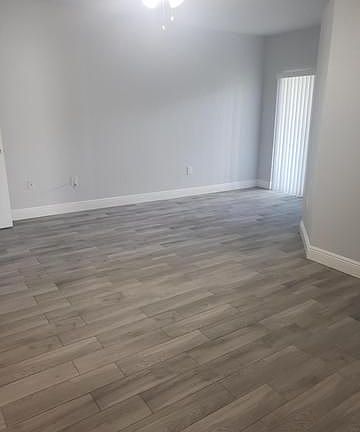 2nd image of 909 Belmont Pl