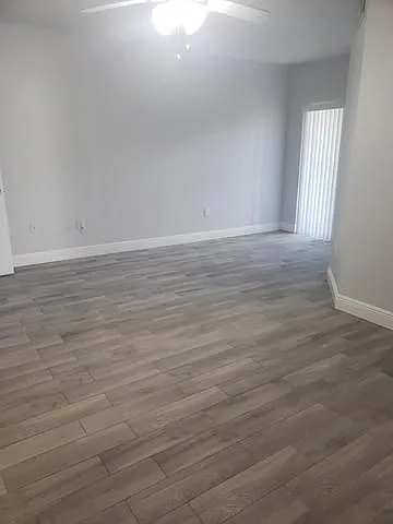 909 Belmont Pl — Photo 2