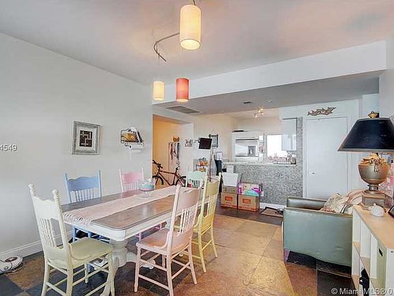 5th image of 601 NE 36th St APT 2810