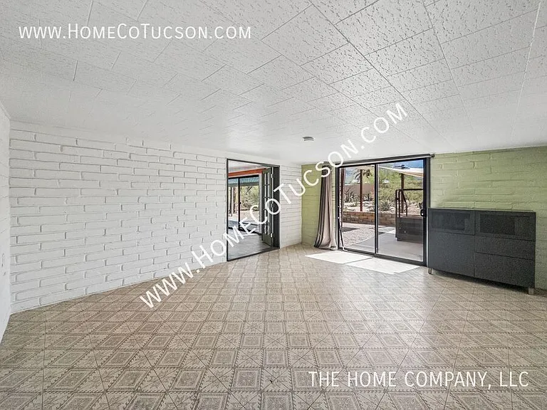 120 E Magee Rd — Photo 24