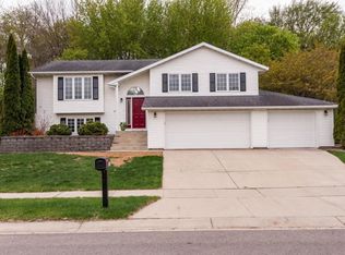 5431 Nicklaus Dr NW, Rochester, MN 55901