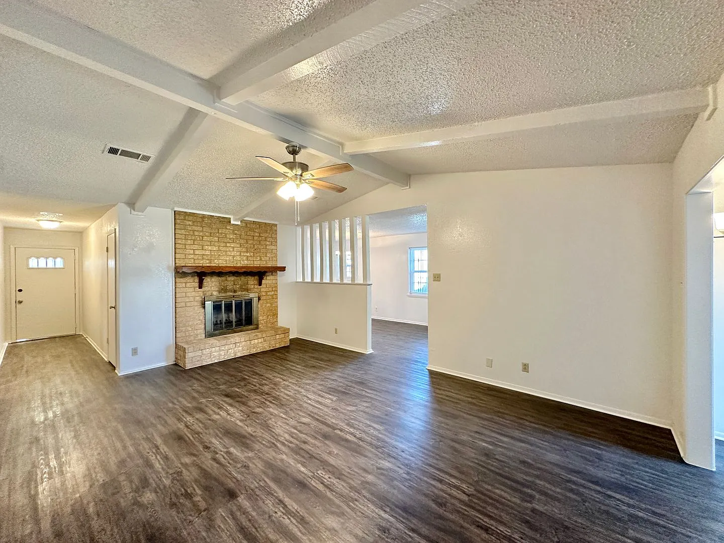 1501 Farhills Dr — Photo 4