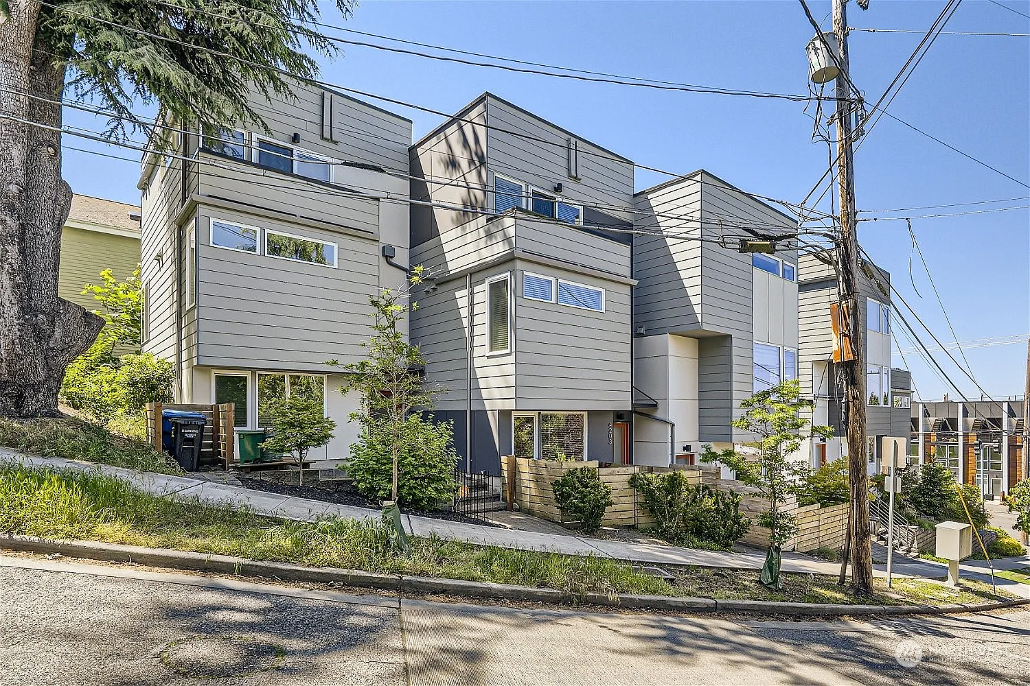 4203 SW Frontenac Street photo 1