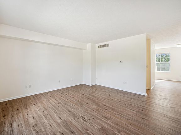4th image of 101 Arrowhead Dr