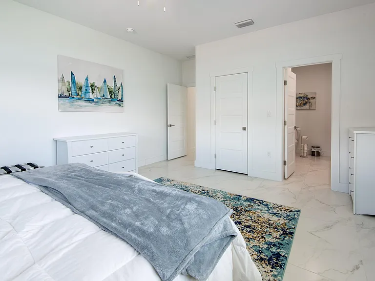 142 Avenue D — Photo 21