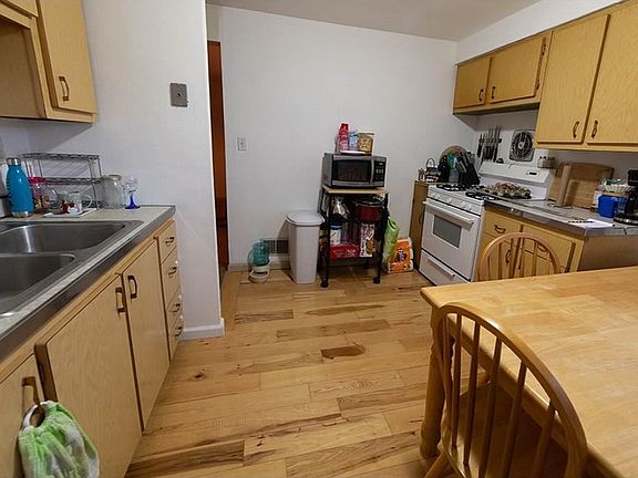 5th image of 807 Garlow Blvd