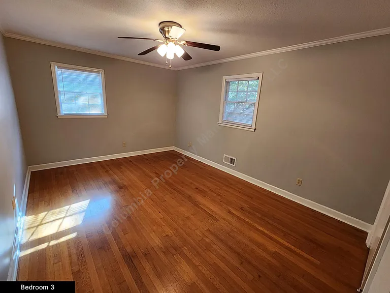 319 Kilbourne Rd — Photo 8