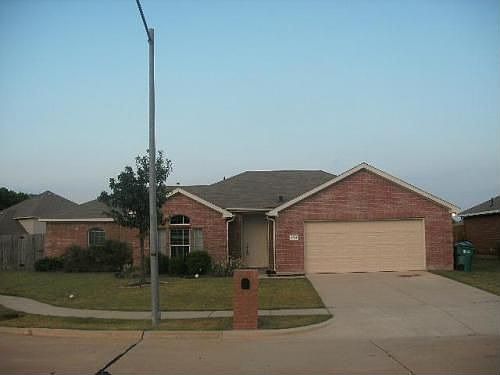 2nd image of 2724 Douglas Dr