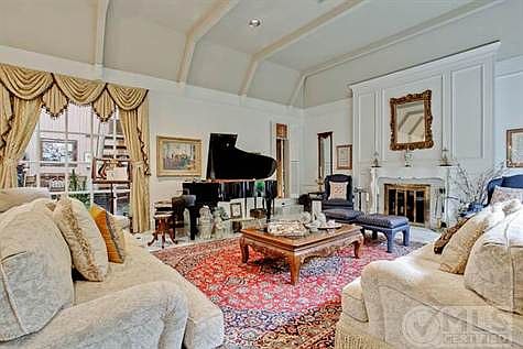 3rd image of 16415 Ashbourne Dr
