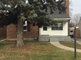 20849 Hawthorne St, Harper Woods, MI 48225