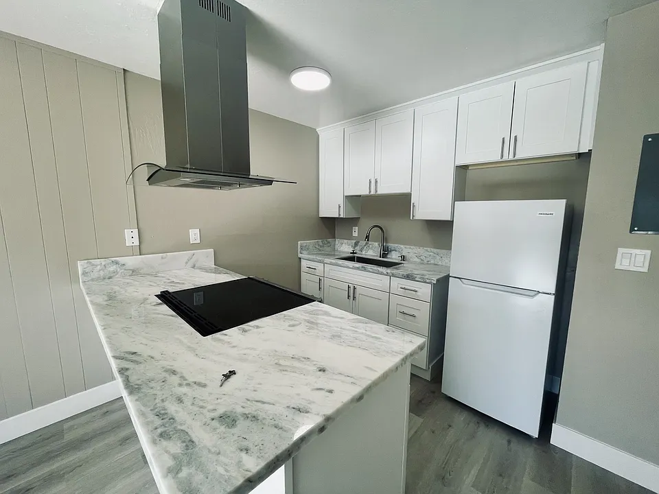 20 Luna Ln #1