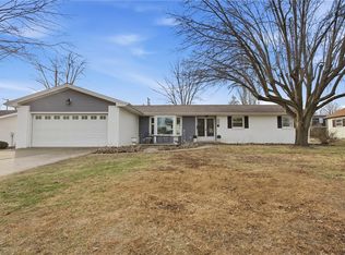 1832 Ashby Dr, Charleston, IL