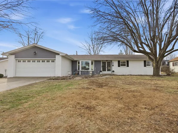 1832 Ashby Dr, Charleston, IL 61920