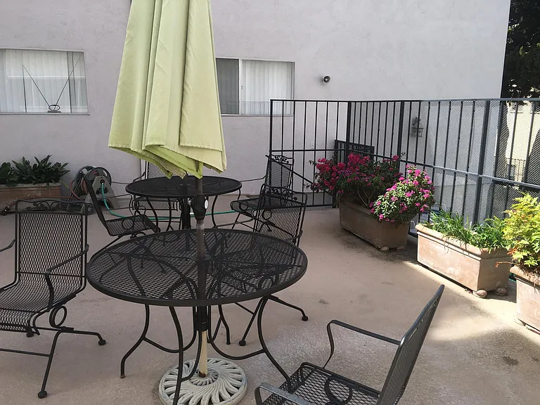 2055 Rodney Dr — Photo 7