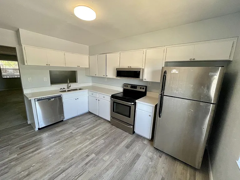 Janie B Apartments — Photo 34