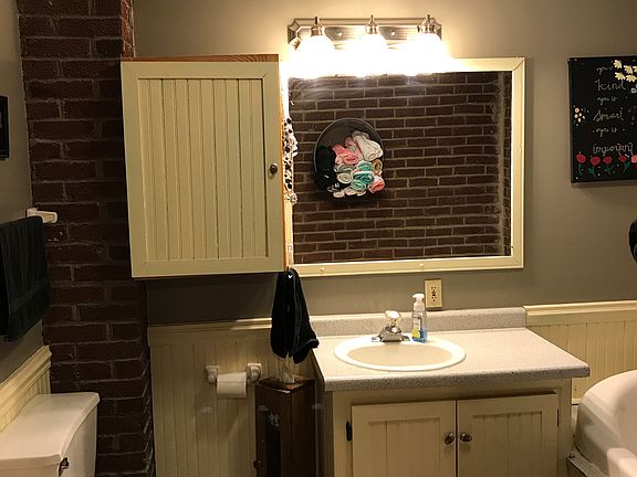 Main floor Bathroom 