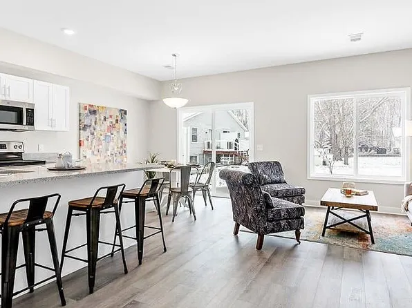 13630 Signature Dr, Holland, MI 49424