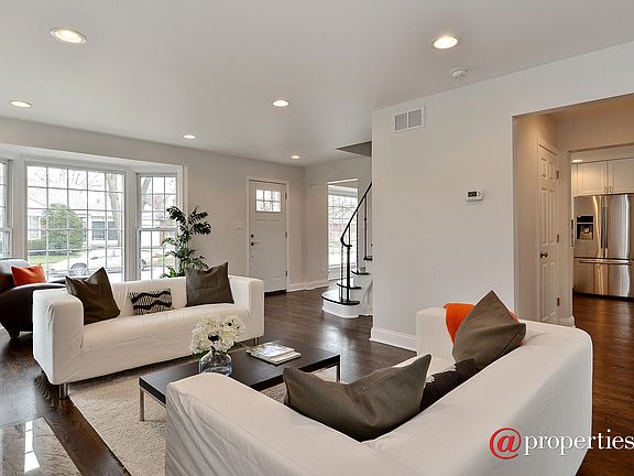 Living Room / Kitchen