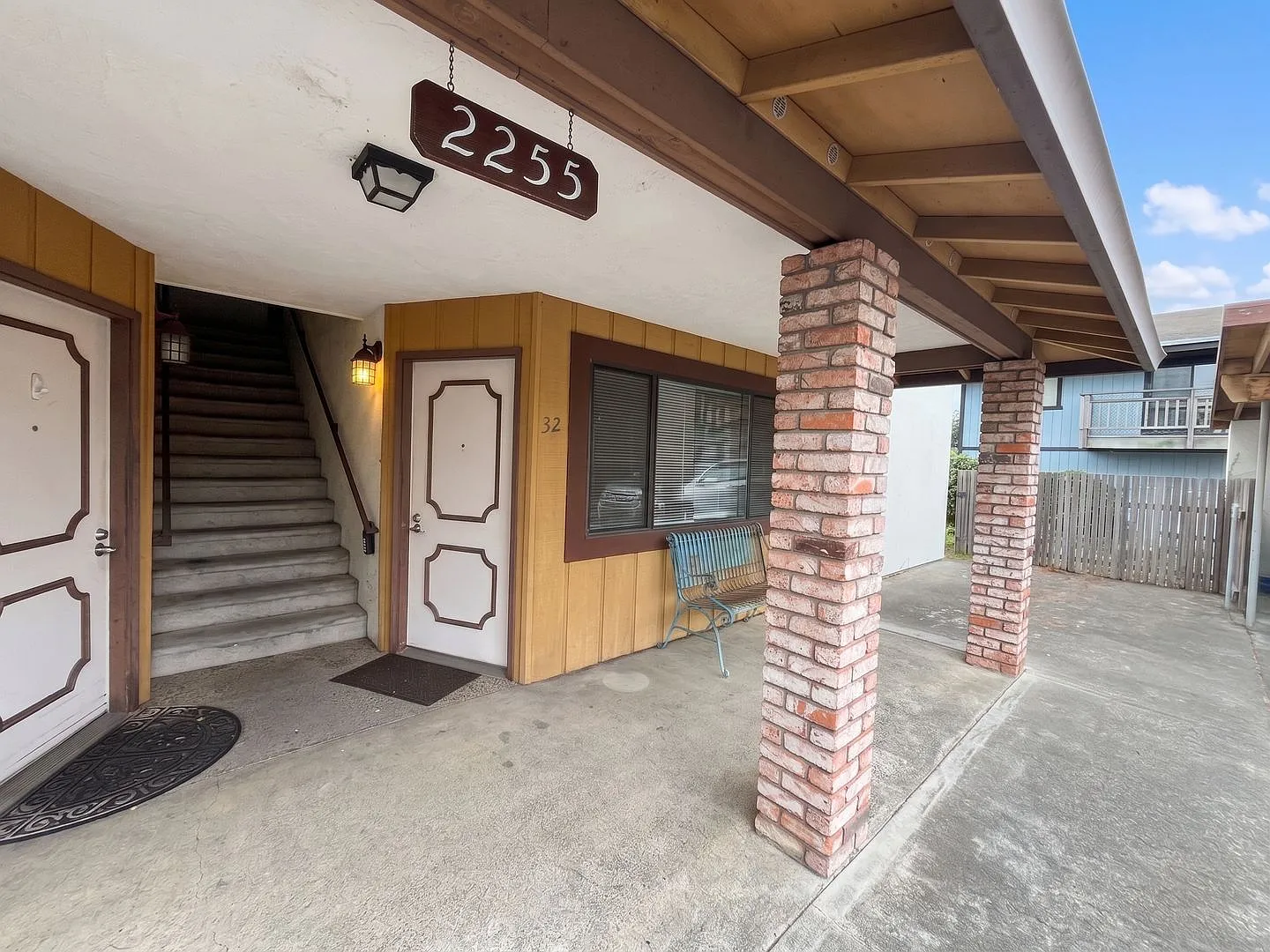 2255 Arbutus PRM: Henry (4) — Photo 1