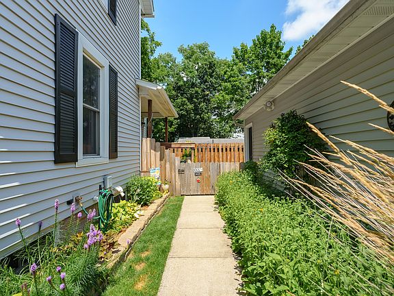 5th image of 210 W Washington St