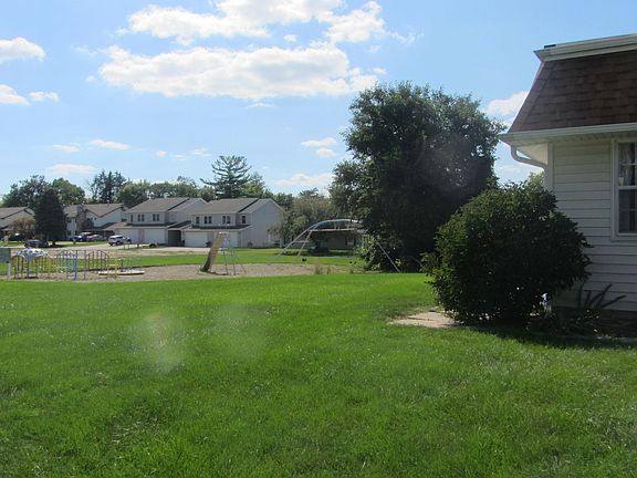 3rd image of 1407 E Stonehenge Dr