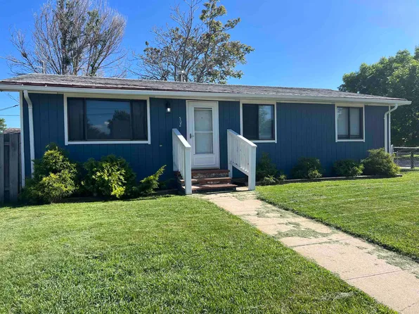 502 E E, North Platte, NE 69101