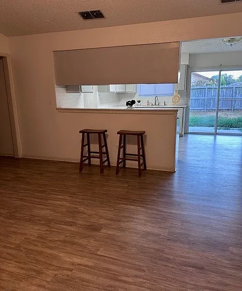1125 Selkirk Dr — Photo 5