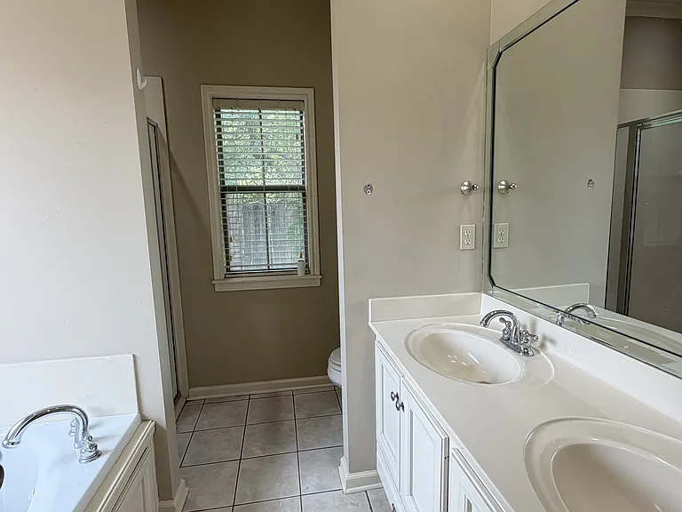 124 Saint Fabian Dr — Photo 7