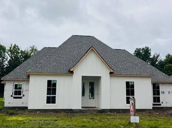 147 River Place Dr, Hahnville, LA 70057