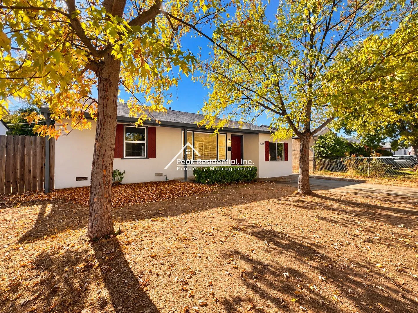 Wonderful Updated 3bd/1ba Home with Large Backyard — Photo 2