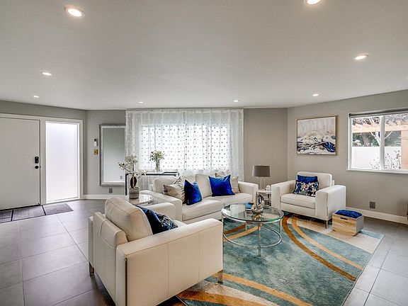 5th image of 915 Celia Way