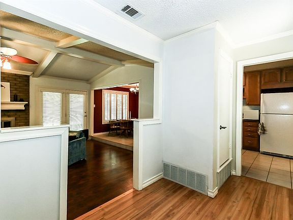 3rd image of 7008 Vicksburg Ave