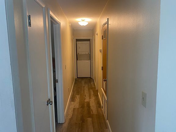 4th image of 141 W Connecticut Ave