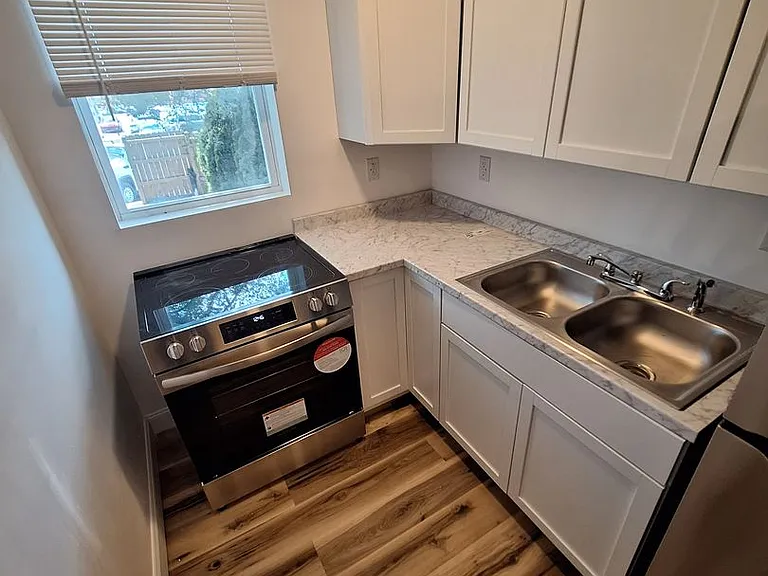 140 Miller Ln — Photo 2